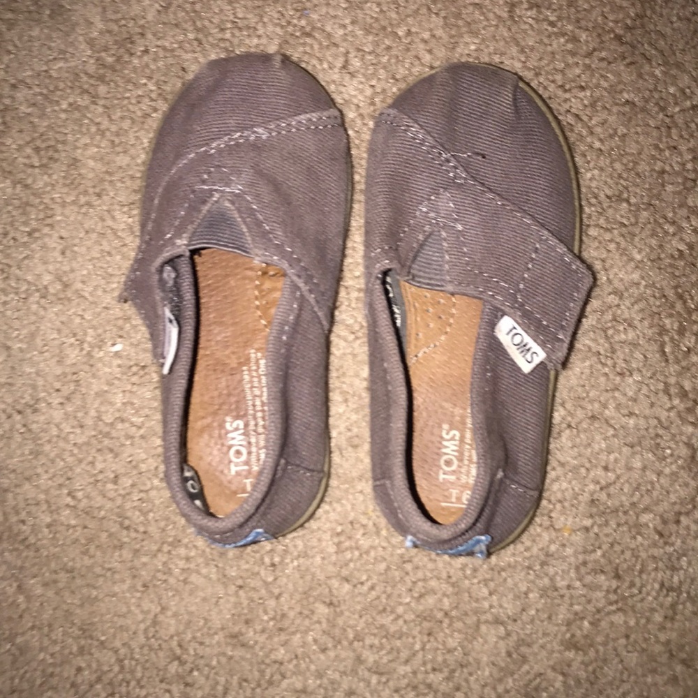Toms size 6